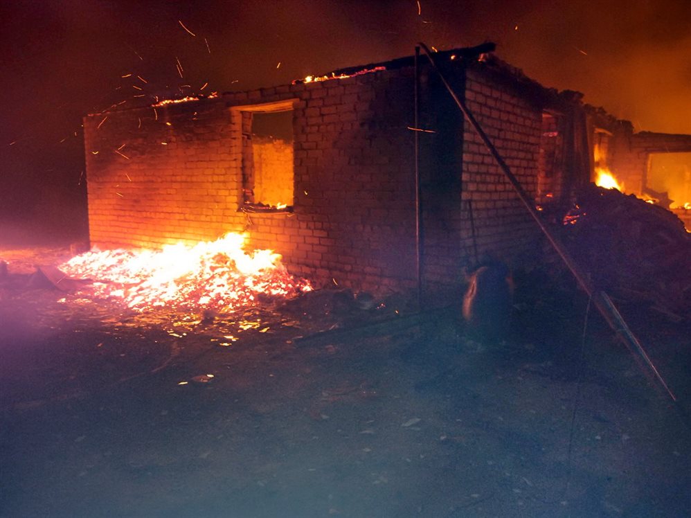 В селе Волынщина сгорели дом, надворные постройки и автомобиль
