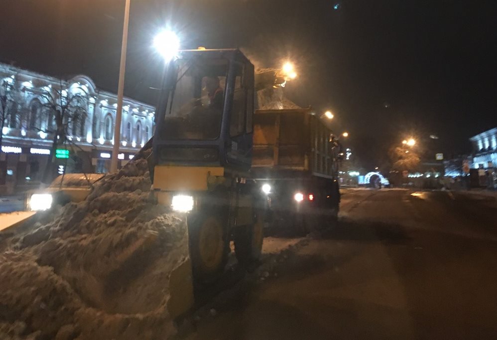 53 самосвала снега вывезли с улиц Ульяновска ночью