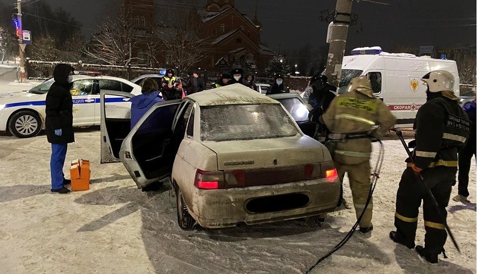 В Димитровграде водитель «десятки» устроил ночное ДТП с пострадавшими