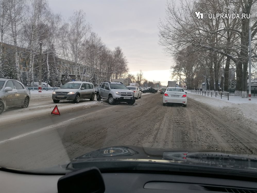 В Ульяновске сейчас сильный автомобильный затор на Московском шоссе