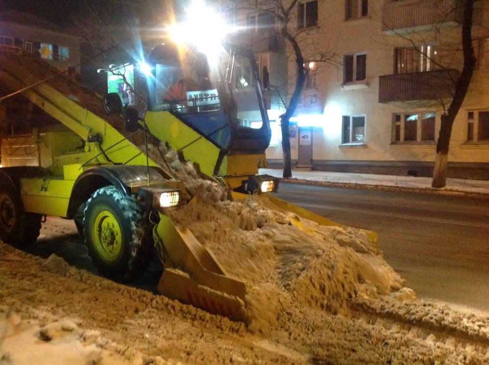 Этой ночью с улиц Ульяновска вывезли 137 самосвалов снега