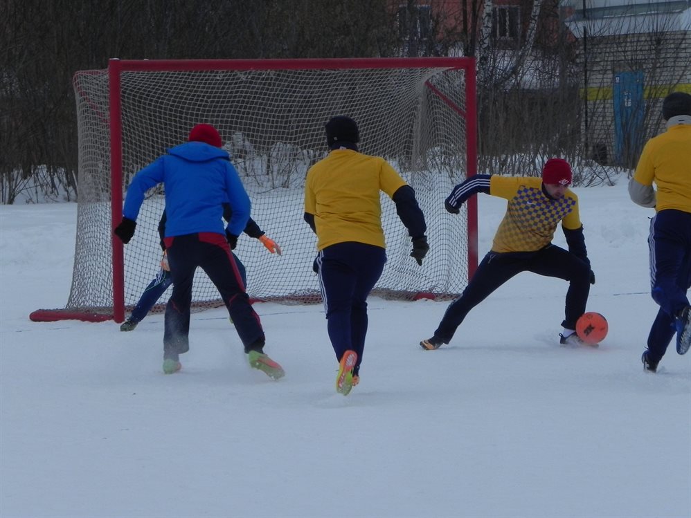В Димитровграде новый год начался с зимнего мини-футбола