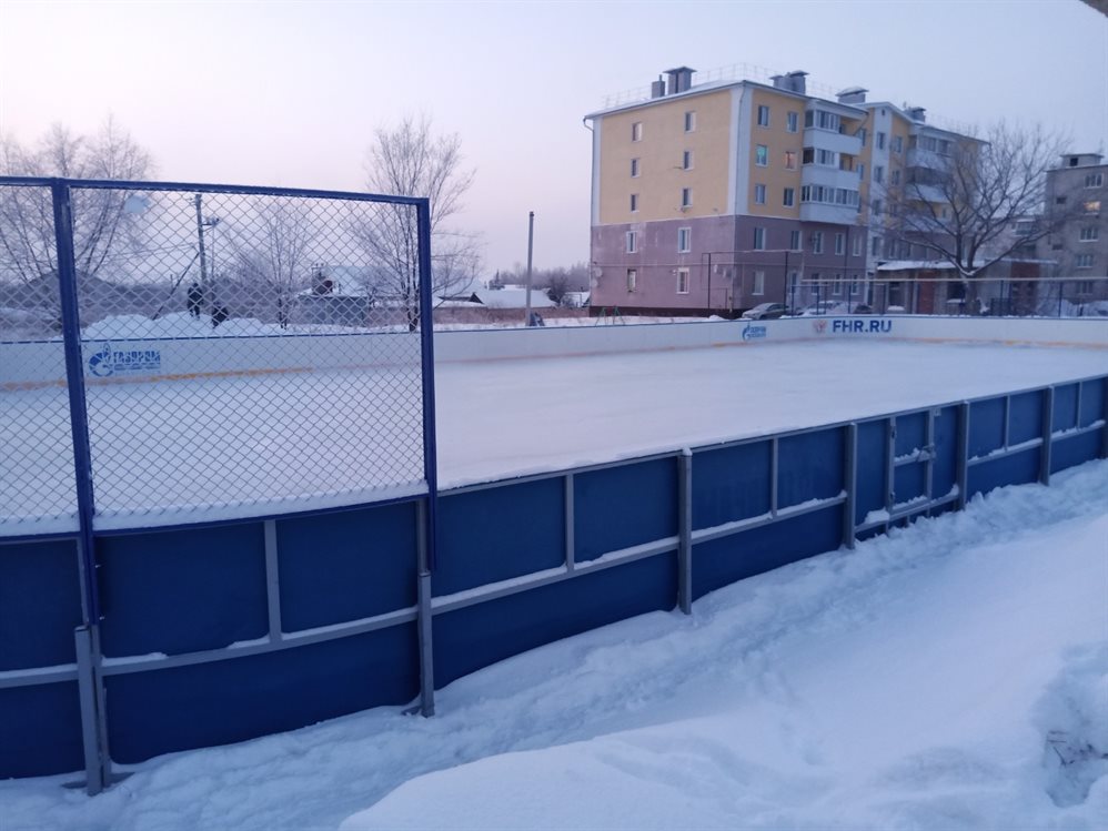 Уличная хоккейная площадка