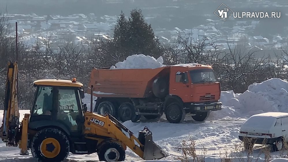 «Нас затопит!» Куда вывозят опасный снег из Ульяновска