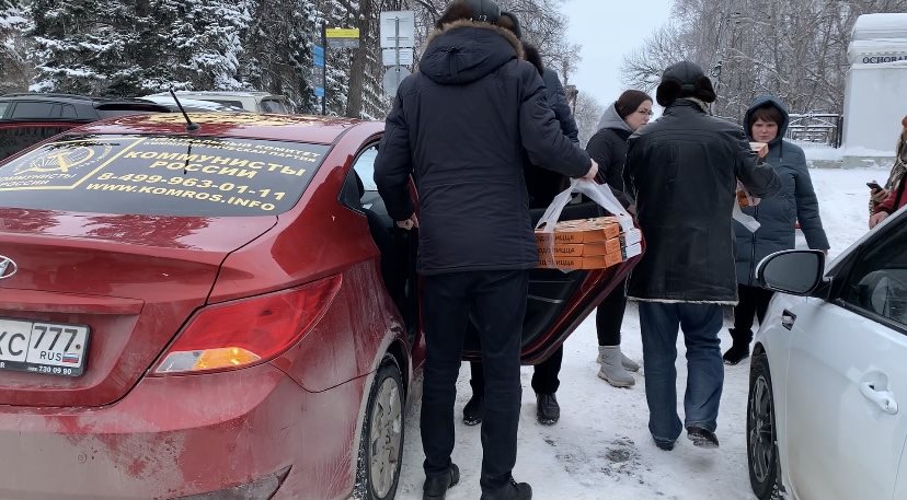 Ульяновским врачам в благодарность привезли пиццу
