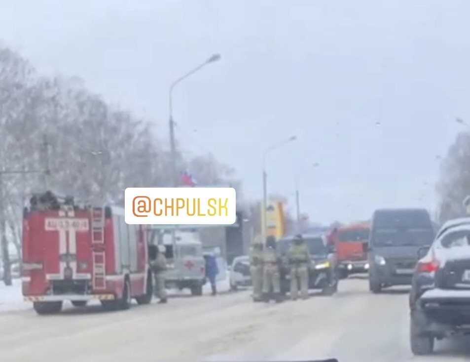 На Московском шоссе столкулись несколько авто. Образовалась пробка