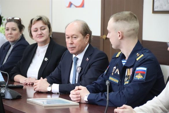 зачетка студента. виды стипендий для студентов вузов. студенческий билет мгту. виды повышенных стипендий. увеличение размера стипендии.