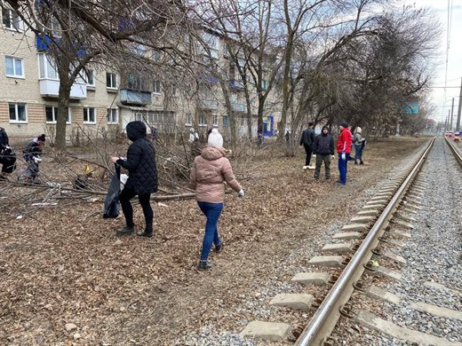 На стройке за 2 дня забили в землю 25 свай